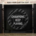 Diana Cita de caverna de hombre negro<br><div class="desc">El Black Man Cave Quote Dart Board tiene un diseño moderno de rayas negras y grises con una inspiradora cita "Los ganadores nunca renuncian" para esos jugadores competitivos —un regalo perfecto para él, su esposo o su padre. Cambie el presupuesto si lo desea con la sección "Personalizar esta plantilla". Obra...</div>
