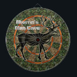 Diana Cueva del hombre del cazador de los ciervos del<br><div class="desc">Este dartboard temático de la caza tiene una imagen de ciervos/de un reno que sea marrón con las astas grandes. También tiene un modelo verde y marrón del camo y sombras de alternancia del naranja. Esto es un gran tablero del juego para los outdoorsmen, los cazadores y los hombres con...</div>