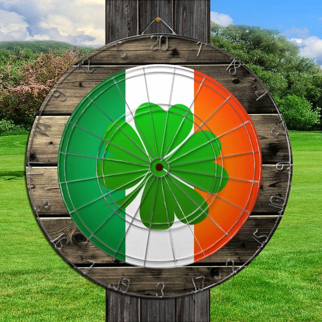 Diana Dartboard de bandera irlandesa y dardos Shamrock / (Subido por el creador)