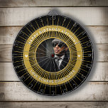 Diana Feliz cumpleaños foto oro negro Personalizado mode<br><div class="desc">Happy Birthday Photo Gold Black Modern Personalize Dart Board es un elegante lugar para jugar y colgar con tu familia y amigos en tu casa o para regalar a esa persona especial en tu vida para desearles un cumpleaños feliz. Personalízalo con tu foto e información.</div>