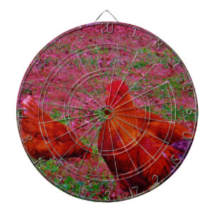 Diana Gallinas marrones en la hierba morada