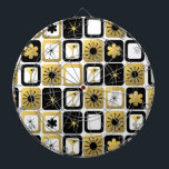 Diana Junta Retro Glamorosa Gold Dart<br><div class="desc">¿Qué es blanco y negro y oro por todas partes? Es esta Junta Retro Glamorosa de Oro Dart. El diseño moderno de mediados de siglo incluye una cuadrícula de imágenes sofisticadas. Hay patrones de mezcla y coincidencia de flores modas, estallidos, gafas de martini y estrellas impresionistas con antecedentes negros, blancos...</div>