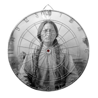 Diana Líder lakota sacudiendo a indígenas norteamericano