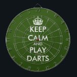 Diana Mantén la calma y juega a los dardos graciosos tab<br><div class="desc">Mantén la calma y juega a los dardos graciosos tablones verdes. Personaliza este dart board con tu propio meme divertido. Decoración de moda en la pared ideas para el hogar, pub, auto, cafetería, restaurante, cueva masculina, oficina y otros lugares para relajarse. Plantilla moderna de tipografía con corona. Color de fondo...</div>