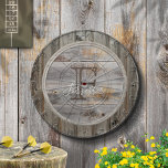 Diana Monograma de tono de madera gris rusa<br><div class="desc">El Rustic Grey Wood Tone Monogram Dart Board es una gran actividad interior para su sala de juegos. Personaliza con tu nombre y monograma.</div>