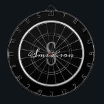 Diana Monograma moderno de escritura en blanco negro per<br><div class="desc">Entretiene a su familia y amigos con un divertido juego de dardos en su próxima reunión. Este diseño es un moderno nombre de monograma de la familia gris negra y una tabla es negra y la segunda es gris oscuro. El gran monograma inicial está en negrita con letras grises en...</div>