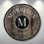 Diana Nombre de familia de madera rústica<br><div class="desc">Este rústico tablero de dartboard es el lugar perfecto para su casa de playa familiar, casa de lago, sala de juegos, cueva masculina y más. Incluye un audaz monograma inicial en el centro, con el nombre de su familia mostrándose orgullosamente en la parte superior. La parte inferior dice "Beach House",...</div>
