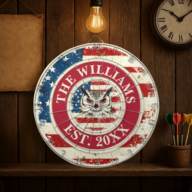 Diana Nombre De Familia personalizado Owl Bandera Rusa E (Custom Family Name Owl Rustic US Flag 4th Of July Dart Board)
