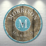 Diana Nombre de la familia azul de madera de estilo rúst<br><div class="desc">Este rústico tablero de dartboard es el lugar perfecto para su casa de playa familiar, casa de lago, sala de juegos, cueva masculina y más. Incluye un audaz monograma inicial en el centro, con el nombre de su familia mostrándose orgullosamente en la parte superior. La parte inferior dice "Beach House",...</div>