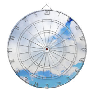 Diana Nubes blancas esponjosas y cielo azul