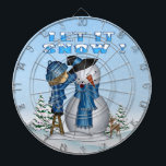 Diana Que Nieva A Snowman Dart Board<br><div class="desc">La tabla de arte Let It Snow Snowman Dart incluye un fondo de escena de nieve con caída de nieve, pinos cubiertos de nieve, un niño en un taburete que pone los toques finales en su muñeco de nieve. El niño está vestido de azul y el muñeco de nieve tiene...</div>