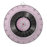 Diana Registro de vinilo<br><div class="desc">Un dardo circular diseñado para parecerse a un disco de vinilo, con un centro negro con un patrón de espiral rosa que irradia hacia el exterior.</div>