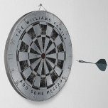 Diana Relieve metalizado plateado falso Marble negro nom<br><div class="desc">Un diseño clásico de tablero de dartboard con alternancia de mármol negro y triángulos falsos de plata. El círculo exterior es un falso Relieve metalizado plateado. Hay un apellido arriba y un mensaje debajo,  ambos en arcos negros.</div>