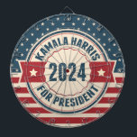 Diana Retro Kamala Harris por las elecciones presidencia<br><div class="desc">Cute retro Kamala Harris por las estrellas del presidente y los dardos a rayas con la bandera estadounidense para las elecciones de 2024. Una vintage fresca que parece un regalo para un demócrata en azul y rojo. Diseño patriótico de fiestas democráticos.</div>