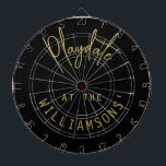 Diana Script de reproducción de oro negro Minimalista de<br><div class="desc">Cartón personalizado con un nombre de familia, por ejemplo. Simple diseño minimalista mínimo con la frase de personalizable cita que dice Playdate al nombre de la familia. Un estilo negro y dorado neutro de primera calidad con una combinación de caligrafía de escritura a mano de moda y una tipografía moderna...</div>