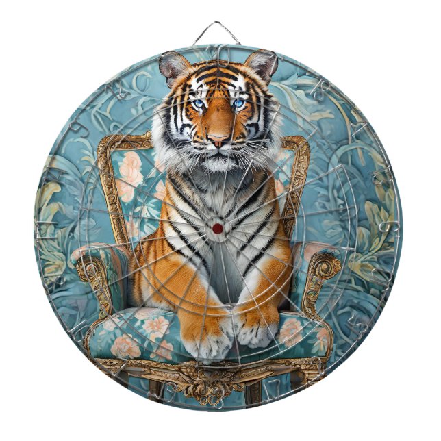 Diana Tiger sitting on a vintage chair (Frente)