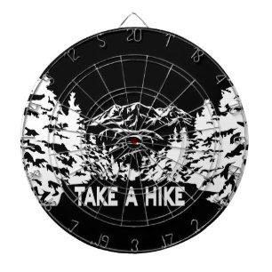 Diana Toma una cita de Hike en el paisaje de montaña mon