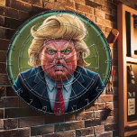 Diana Trump Dartboard: Un objetivo político<br><div class="desc">Foto de la Junta Donald Trump Dart. Cartel redondo con caricatura de Donald Trump. La imagen es una mirada humorística sobre la política, apropiada para adultos y para los que disfrutan de una buena risa. Un tablero humorístico con una caricatura de Donald Trump. El tablero está diseñado con un fondo...</div>