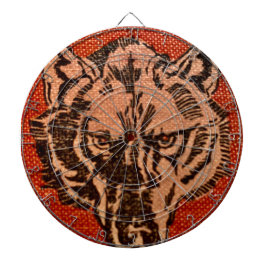 Diana Wolf Head en Red Dartboard