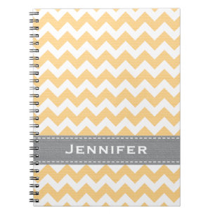 Diario amarillo y gris del cuaderno espiral de