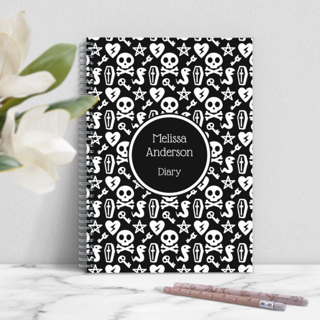 Diario de cráneo y huesos blanco y negro (Black And White Cute Skull & Bones Diary Notebook)
