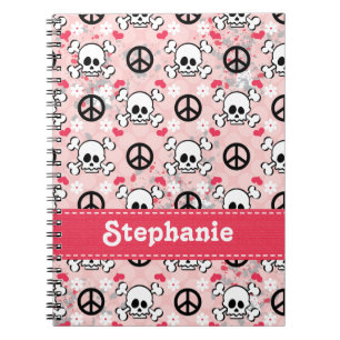 Diario del cráneo rosado y del cuaderno espiral d