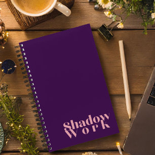 Diario morado de trabajo de sombra de media noche