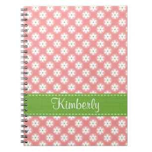 Diario rosado y verde del cuaderno espiral de la