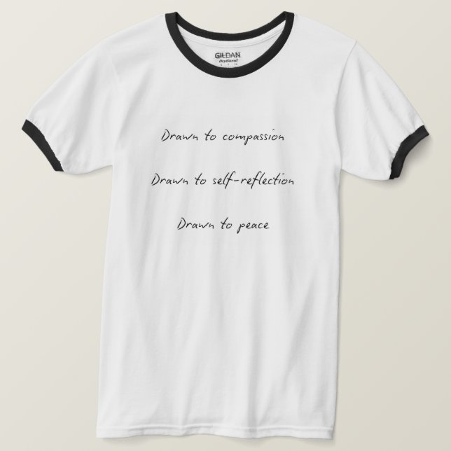 Dibujado a una camiseta para adultos blancos (Anverso del diseño)