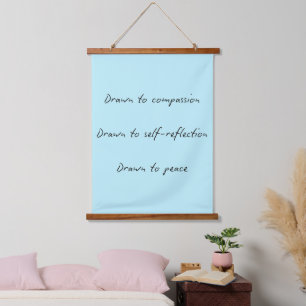 Dibujado al tapiz en azul oceánico con poema