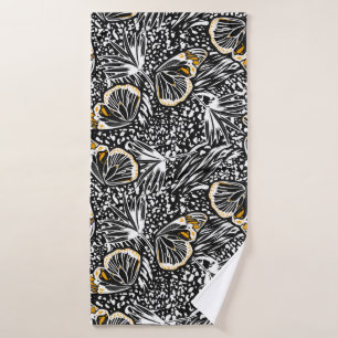 Dibujo a mano a la moda mariposas volando con