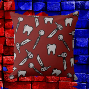 Dicho y Hecho   Almohada de Terciopelo Burgundy De