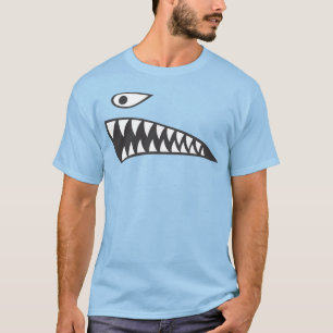 Dientes tiburones y camiseta de ojos