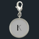 Dije Monograma inicial elegante Minimalista gris negro<br><div class="desc">Un regalo para ella. Un encanto inicial monogramado,  elegante en su sencillez. Plata,  o plato plateado,  Gris y Negro. Cambie el inicial para personalizar para su destinatario.</div>