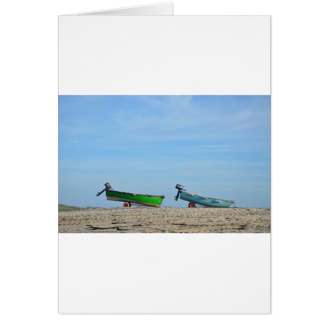 Dinghies En Una Playa (Frente)