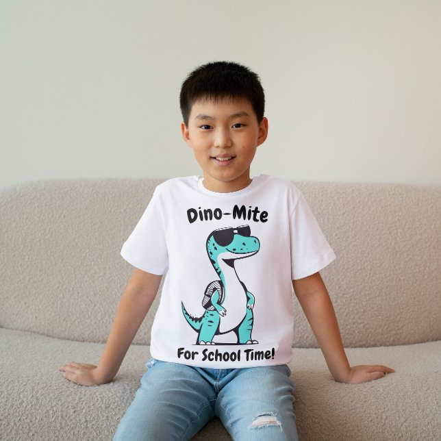 Dino por la camiseta de niños en tiempo escolar (Subido por el creador)