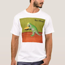 Dinosaurio prehistórico que come la camiseta del