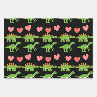 Dinosaurios con amor envolviendo papel
