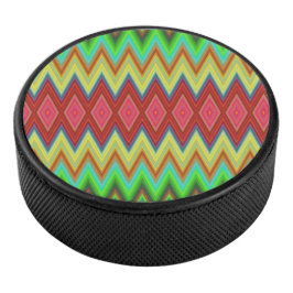 Disco De Hockey A circular speaker with a vibrant, zigzag pattern