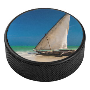 Disco De Hockey Barco de pesca tradicional en la playa