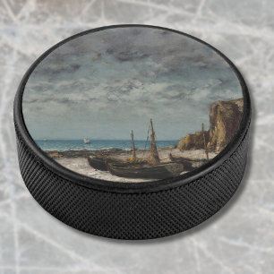 Disco De Hockey Barcos en una playa, Étretat – Gustave Courbet