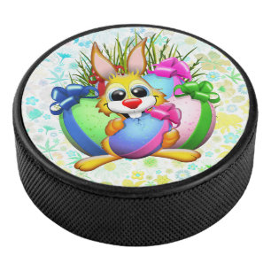 Disco De Hockey Conejo divertido mordiendo un huevo de Pascua