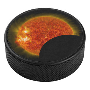 Disco De Hockey Eclipse solar en curso
