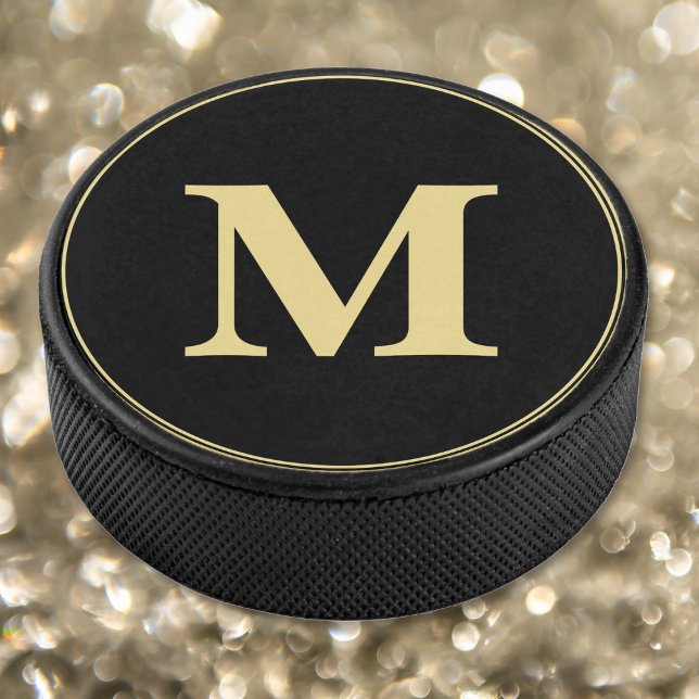 Disco De Hockey Equipo Monogramador de Oro Negro Personalizado (Personalized Black Gold Monogrammed Player Team Hockey Puck)