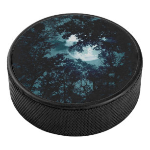 Disco De Hockey Hermosa luna resplandece a través de árboles
