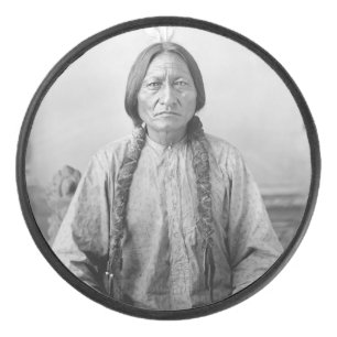 Disco De Hockey Líder lakota sacudiendo a indígenas norteamericano