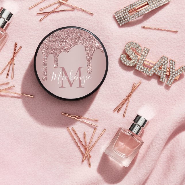 Disco De Hockey Monograma del Purpurina Girly Rosa Gold Glam Drin (Girly Rose Gold Glam Dripping Glitter Monogram Hockey Puck)