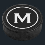 Disco De Hockey Monograma negro simple Emblema<br><div class="desc">El diseño mínimo monogramado presenta un fondo negro con su inicial personalizada en un emblema de medallón monograma de tipografía clásica blanca. Personaliza con tu inicial.</div>