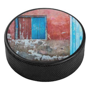Disco De Hockey Muro rojo, azul y gris, puerta y ventana
