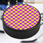 Disco De Hockey Neon Purple Yellow Check Checkerboard Vintage<br><div class="desc">Tablero de ajedrez blanco y negro de color morado y amarillo</div>